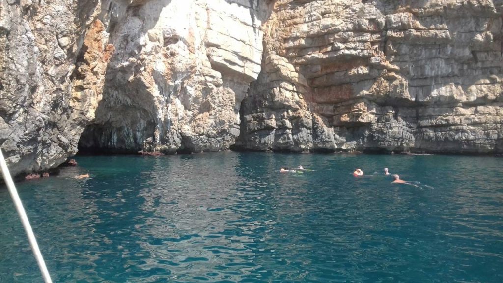 passengers - swim - in - the - cave-montemare